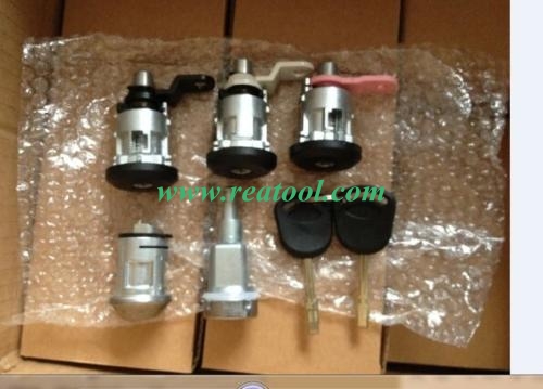 95VBH22050TF Lock Set Complete Vehicle For F ord